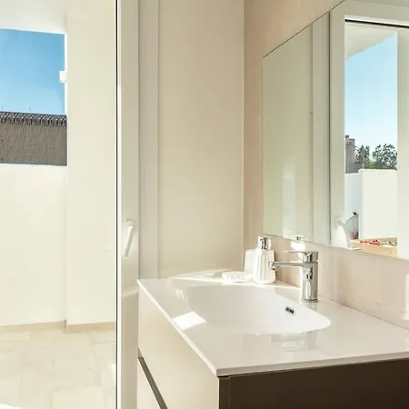 With Private Heated Pool - Domus Enzo *